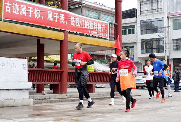 这里的“村马”跑“燃”了开云体育下载(图2)