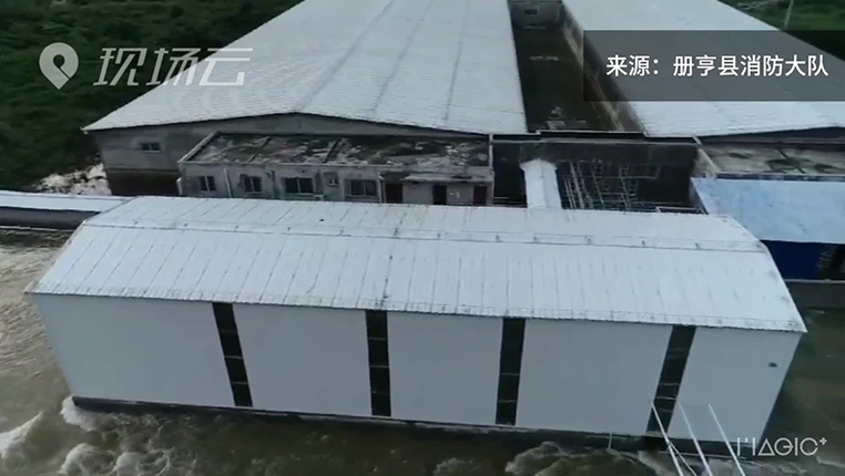 册亨：暴雨致20余人被困 消防紧急救援