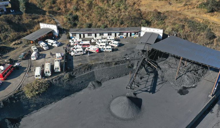 贵州省安龙县发生煤矿事故致14人死亡2人被困 救援正在进行