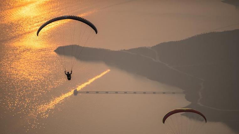 2019翱翔贵州&middot;国际滑翔伞邀请赛开幕