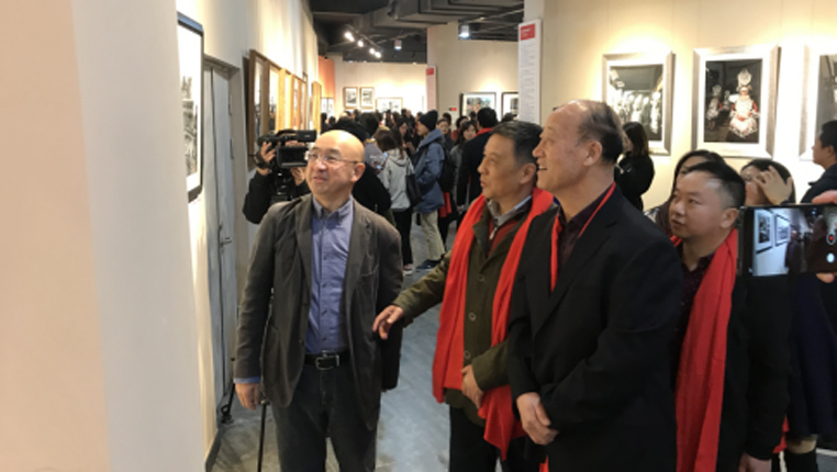 贵州摄影70年70人优秀作品展在贵州大学开展